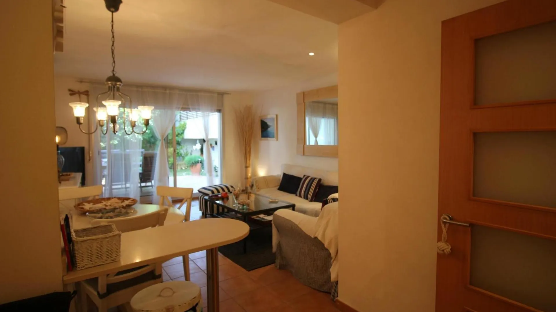 Apartment Apartamento Acogedor Con Gran Patio-Jardin, A 300M De La Playa De La Farella, Llanca. - Es-228-190