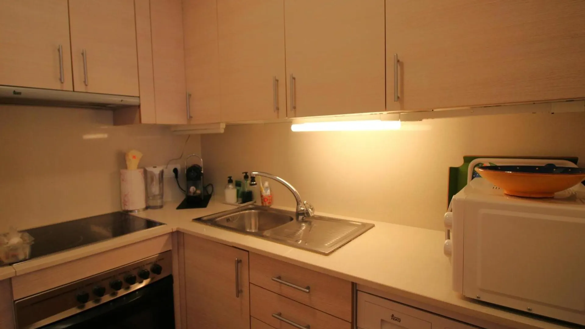 Apartamento Acogedor Con Gran Patio-Jardin, A 300M De La Playa De La Farella, Llanca. - Es-228-190 Spain