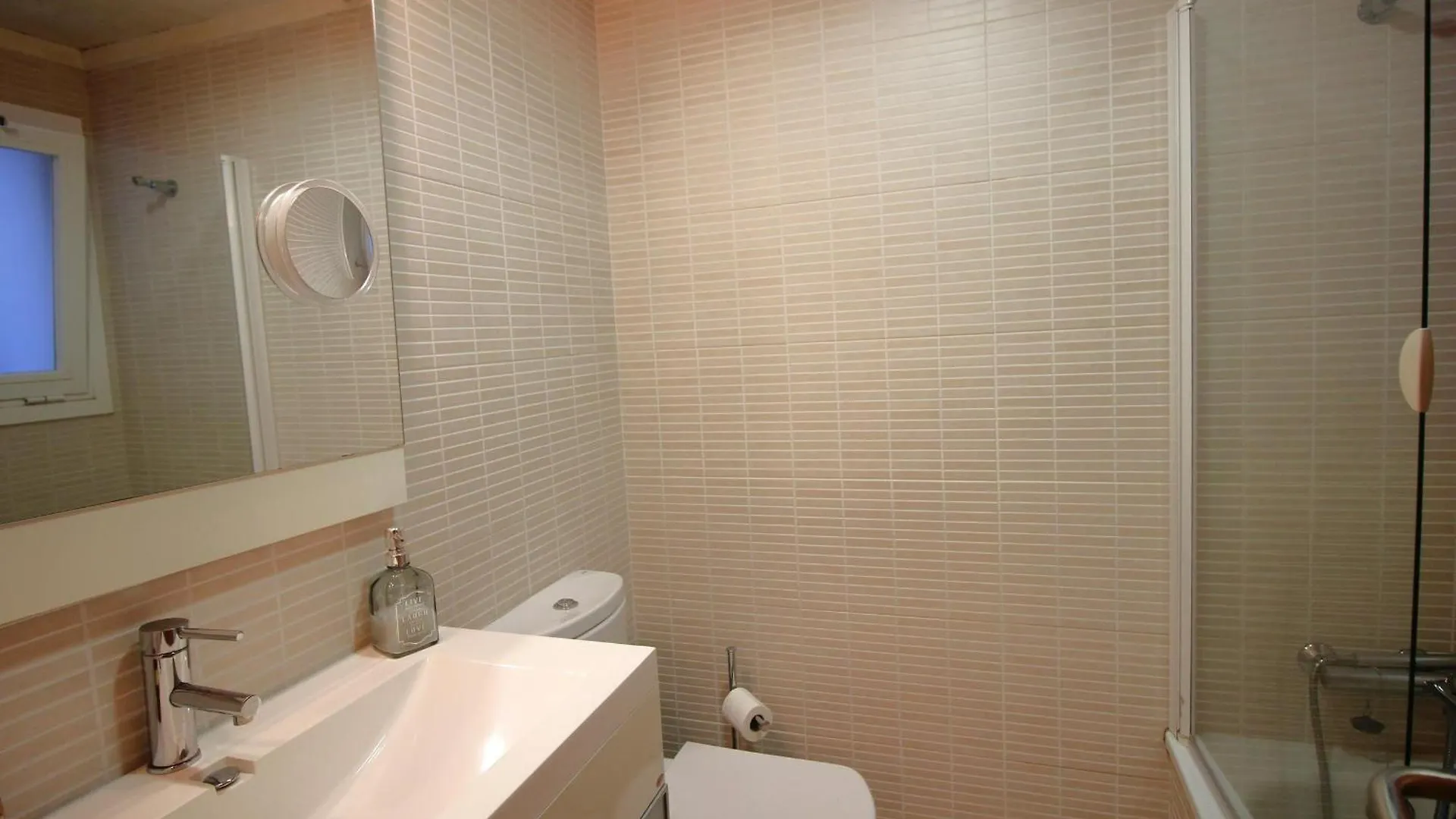 Apartamento Acogedor Con Gran Patio-Jardin, A 300M De La Playa De La Farella, Llanca. - Es-228-190 Spain