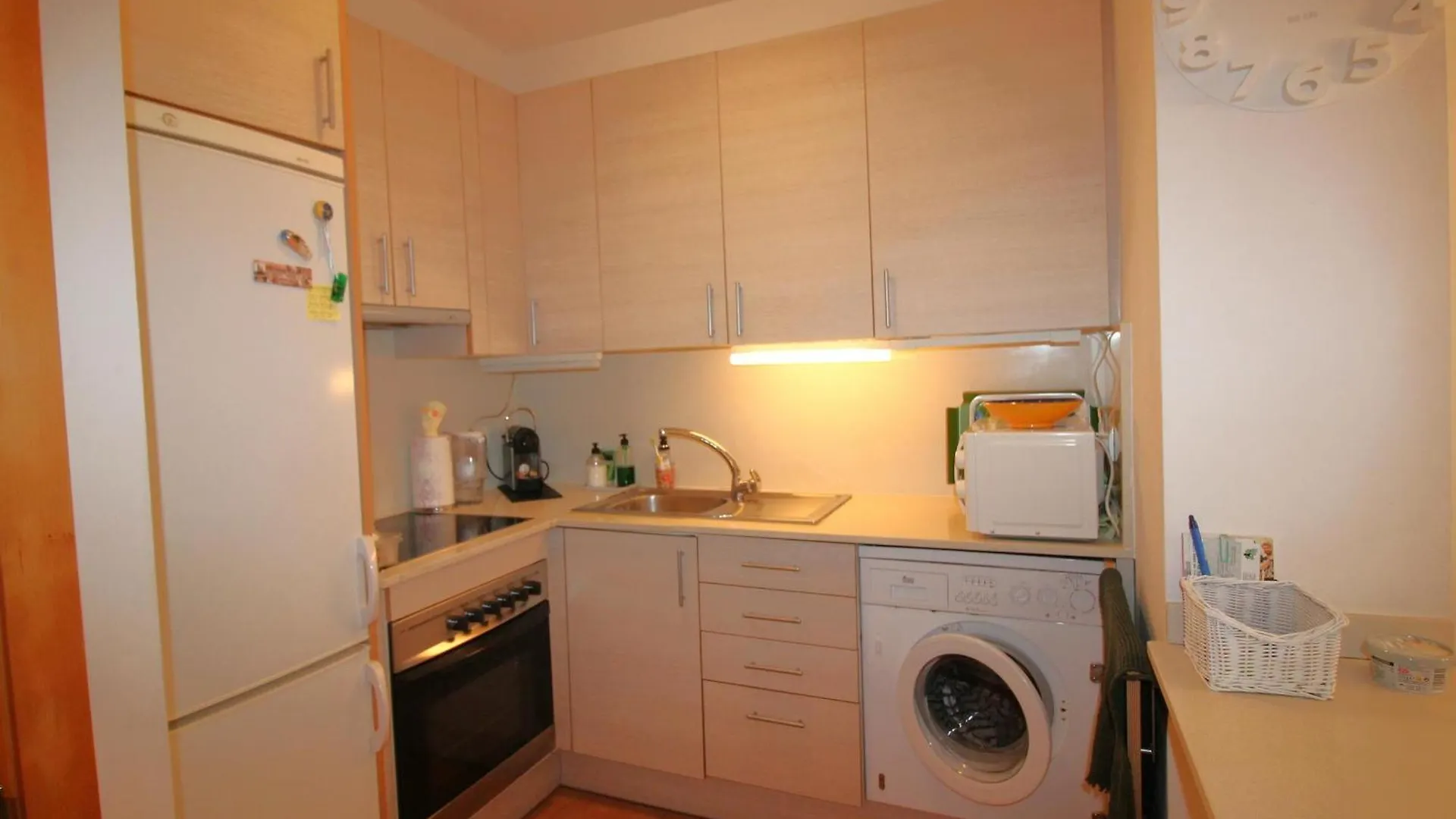 Apartamento Acogedor Con Gran Patio-Jardin, A 300M De La Playa De La Farella, Llanca. - Es-228-190 0*, Llanca Spain
