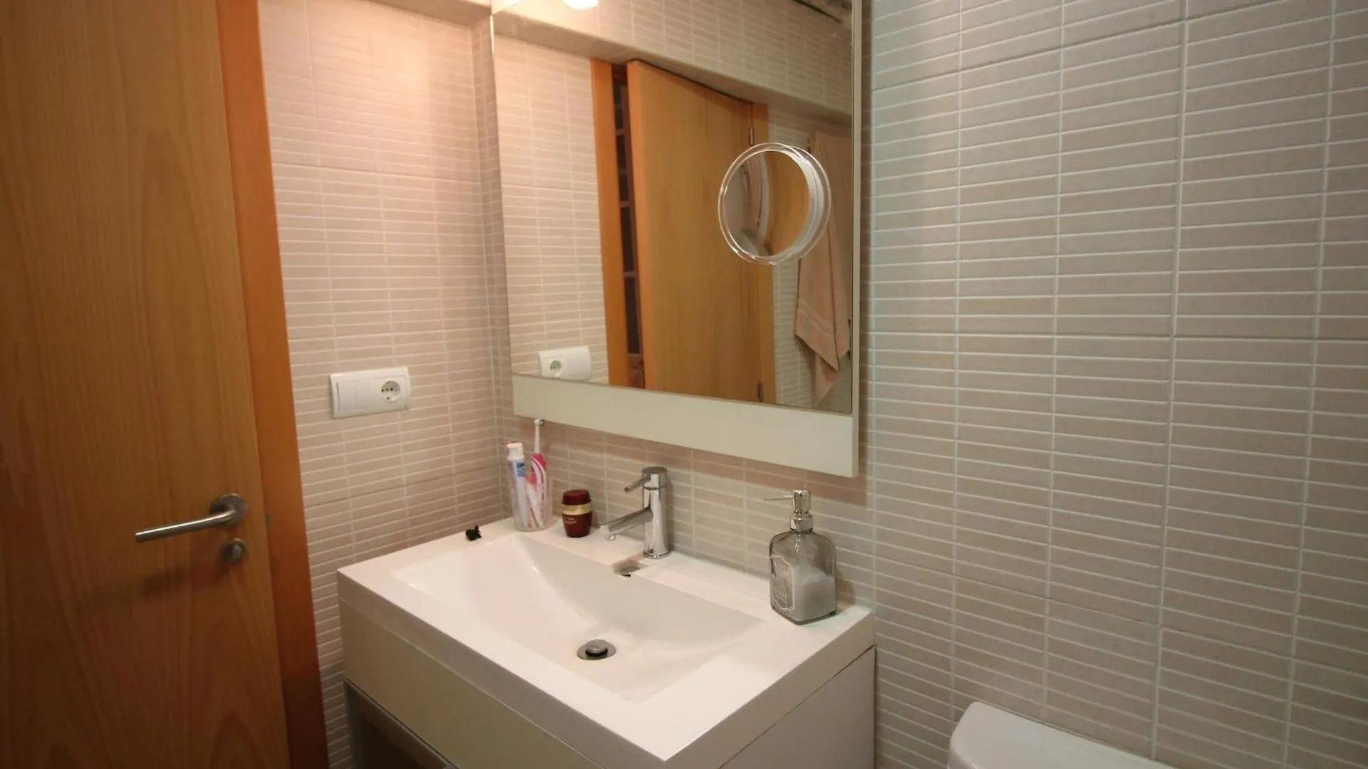 Apartamento Acogedor Con Gran Patio-Jardin, A 300M De La Playa De La Farella, Llanca. - Es-228-190 Apartment